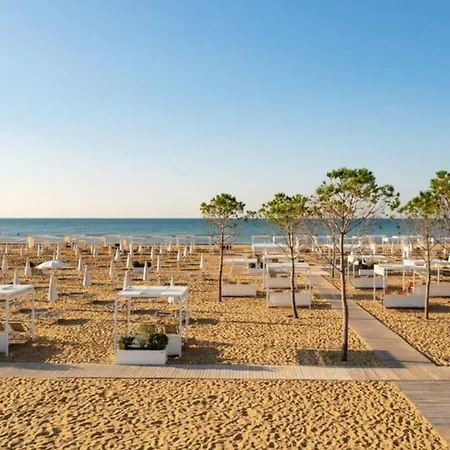 Retreat Featuring Private Terraces And A Pool Lejlighed Bibione